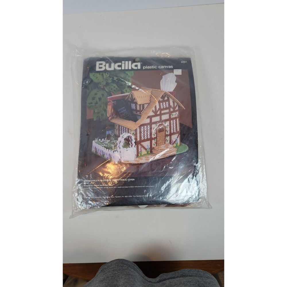 Vintage‎ Bucilla Swiss Chalet Tissue Cover Caddy KIT 10.5x8